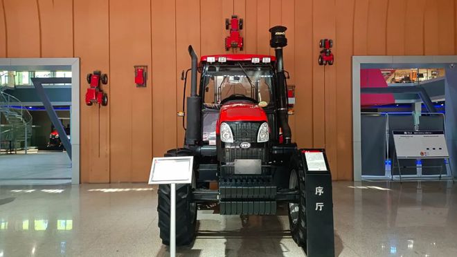 工业风混搭红色记忆 打卡农业机械制造新地标