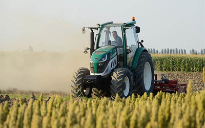 阿波斯拖拉机频获奖 科技创新铸就雷沃高端智造“主引擎”